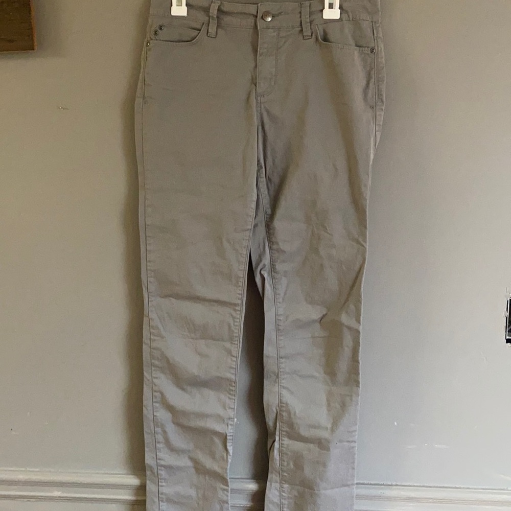Gray skinny pants